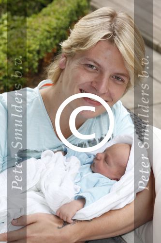 Losser 12 juni 2013
Thomas Berge en Myrthe Mylius met hun pas geboren zoontje Jack.
Peter Smulders bv