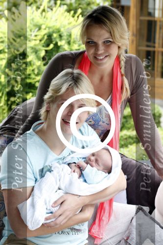Losser 12 juni 2013
Thomas Berge en Myrthe Mylius met hun pas geboren zoontje Jack.
Peter Smulders bv