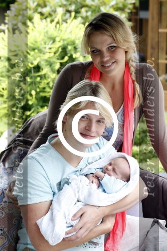 Losser 12 juni 2013
Thomas Berge en Myrthe Mylius met hun pas geboren zoontje Jack.
Peter Smulders bv