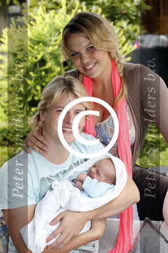 Losser 12 juni 2013
Thomas Berge en Myrthe Mylius met hun pas geboren zoontje Jack.
Peter Smulders bv