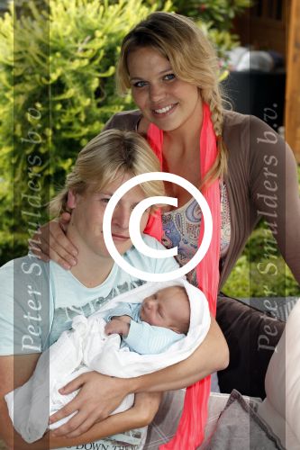 Losser 12 juni 2013
Thomas Berge en Myrthe Mylius met hun pas geboren zoontje Jack.
Peter Smulders bv
