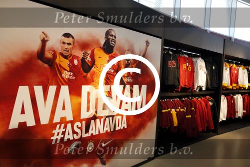 Istanbul 20 en 22 mei 2013
Diverse gebouwen en populaire winkels in Istanbul. fan shop galatasaray met Drogba Yilmaz en Wesley Sneijder
Peter Smulders bv