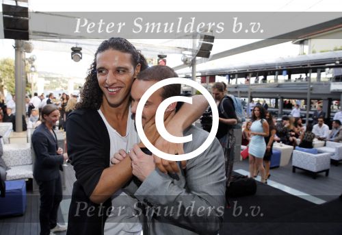 Istanbul 21 mei 2013
Presentatie nieuw sieradenlijn Yolanthe Cabau van Yolanthe Sneijder Cabau in het meest populaire restaurant / club Reina van Istanbul. Wesley Sneijder was trots als een pauw. Wesley met Ali B
Peter Smulders bv