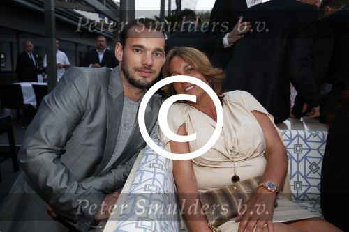 Istanbul 21 mei 2013
Presentatie nieuw sieradenlijn Yolanthe Cabau van Yolanthe Sneijder Cabau in het meest populaire restaurant / club Reina van Istanbul. Wesley Sneijder was trots als een pauw.
Peter Smulders bv