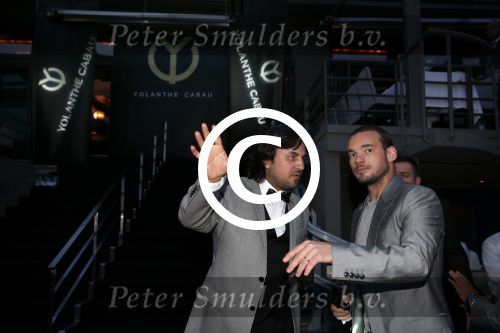 Istanbul 21 mei 2013
Presentatie nieuw sieradenlijn Yolanthe Cabau van Yolanthe Sneijder Cabau in het meest populaire restaurant / club Reina van Istanbul. Wesley Sneijder was trots als een pauw.
Peter Smulders bv