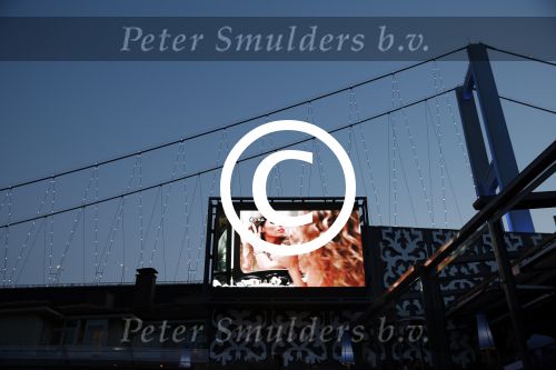 Istanbul 21 mei 2013
Presentatie nieuw sieradenlijn Yolanthe Cabau van Yolanthe Sneijder Cabau in het meest populaire restaurant / club Reina van Istanbul. Wesley Sneijder was trots als een pauw.
Peter Smulders bv