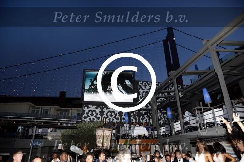 Istanbul 21 mei 2013
Presentatie nieuw sieradenlijn Yolanthe Cabau van Yolanthe Sneijder Cabau in het meest populaire restaurant / club Reina van Istanbul. Wesley Sneijder was trots als een pauw.
Peter Smulders bv