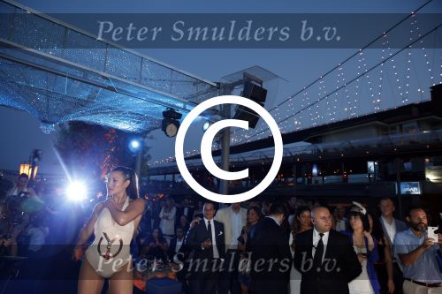 Istanbul 21 mei 2013
Presentatie nieuw sieradenlijn Yolanthe Cabau van Yolanthe Sneijder Cabau in het meest populaire restaurant / club Reina van Istanbul. Wesley Sneijder was trots als een pauw.
Peter Smulders bv
