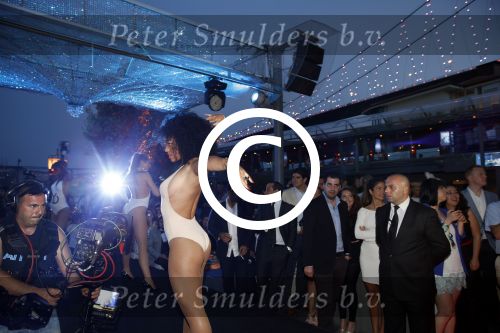 Istanbul 21 mei 2013
Presentatie nieuw sieradenlijn Yolanthe Cabau van Yolanthe Sneijder Cabau in het meest populaire restaurant / club Reina van Istanbul. Wesley Sneijder was trots als een pauw.
Peter Smulders bv