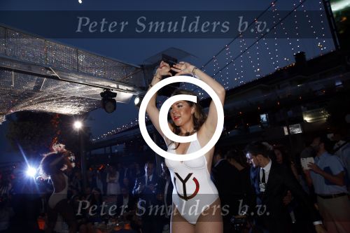 Istanbul 21 mei 2013
Presentatie nieuw sieradenlijn Yolanthe Cabau van Yolanthe Sneijder Cabau in het meest populaire restaurant / club Reina van Istanbul. Wesley Sneijder was trots als een pauw.
Peter Smulders bv