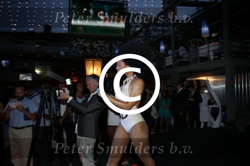 Istanbul 21 mei 2013
Presentatie nieuw sieradenlijn Yolanthe Cabau van Yolanthe Sneijder Cabau in het meest populaire restaurant / club Reina van Istanbul. Wesley Sneijder was trots als een pauw.
Peter Smulders bv