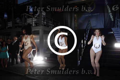 Istanbul 21 mei 2013
Presentatie nieuw sieradenlijn Yolanthe Cabau van Yolanthe Sneijder Cabau in het meest populaire restaurant / club Reina van Istanbul. Wesley Sneijder was trots als een pauw.
Peter Smulders bv