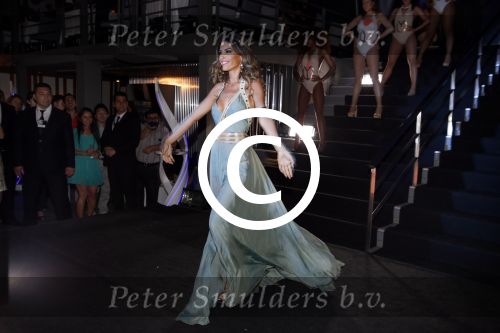 Istanbul 21 mei 2013
Presentatie nieuw sieradenlijn Yolanthe Cabau van Yolanthe Sneijder Cabau in het meest populaire restaurant / club Reina van Istanbul. Wesley Sneijder was trots als een pauw.
Peter Smulders bv