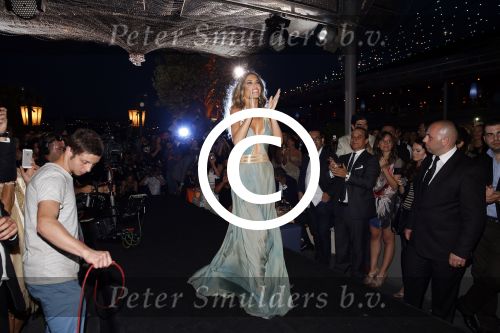 Istanbul 21 mei 2013
Presentatie nieuw sieradenlijn Yolanthe Cabau van Yolanthe Sneijder Cabau in het meest populaire restaurant / club Reina van Istanbul. Wesley Sneijder was trots als een pauw.
Peter Smulders bv