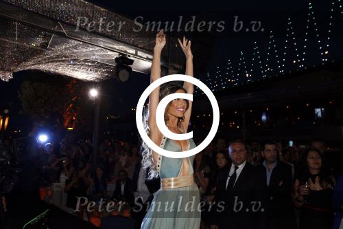 Istanbul 21 mei 2013
Presentatie nieuw sieradenlijn Yolanthe Cabau van Yolanthe Sneijder Cabau in het meest populaire restaurant / club Reina van Istanbul. Wesley Sneijder was trots als een pauw.
Peter Smulders bv