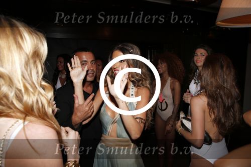 Istanbul 21 mei 2013
Presentatie nieuw sieradenlijn Yolanthe Cabau van Yolanthe Sneijder Cabau in het meest populaire restaurant / club Reina van Istanbul. Wesley Sneijder was trots als een pauw.
Peter Smulders bv