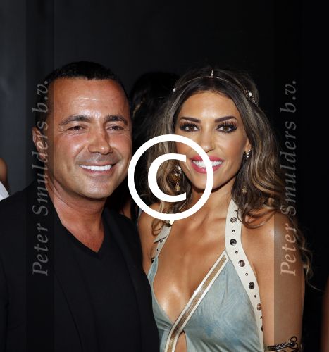 Istanbul 21 mei 2013
Presentatie nieuw sieradenlijn Yolanthe Cabau van Yolanthe Sneijder Cabau in het meest populaire restaurant / club Reina van Istanbul. Wesley Sneijder was trots als een pauw.
Peter Smulders bv