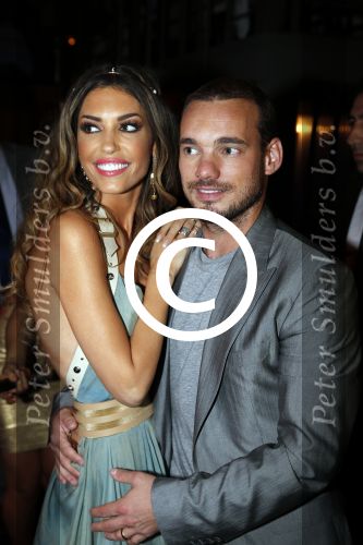 Istanbul 21 mei 2013
Presentatie nieuw sieradenlijn Yolanthe Cabau van Yolanthe Sneijder Cabau in het meest populaire restaurant / club Reina van Istanbul. Wesley Sneijder was trots als een pauw.
Peter Smulders bv