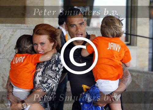 Noordwijk 5 juni 2014
Vertrek Nederlands elftal richting Brazilie vanaf Huis ter Duin. De vrouwen en de kinderen zwaaien de spelers uit. Michel Vorm met vrouw en kinderen