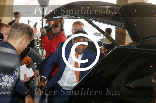 Noordwijk 5 juni 2014
Vertrek Nederlands elftal richting Brazilie vanaf Huis ter Duin. De vrouwen en de kinderen zwaaien de spelers uit. Patrick Rosanna en Shane Kluivert