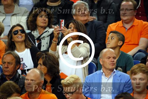 Amsterdam 4 juni 2014
Rosanna Kluivert met Shane en Justin en Rachel en Dre Hazes Jr op de tribune bij Nederland- Wales in de Arena