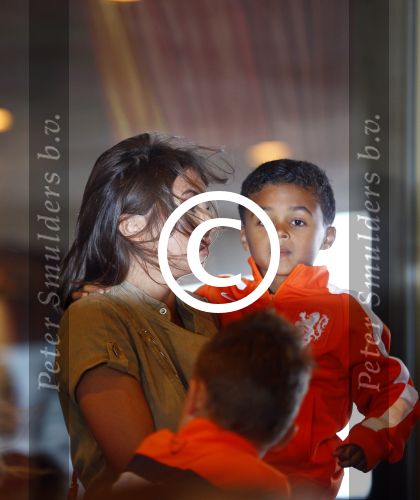 Noordwijk 5 juni 2014
Vertrek Nederlands elftal richting Brazilie vanaf Huis ter Duin. De vrouwen en de kinderen zwaaien de spelers uit. Patrick Rosanna en Shane Kluivert