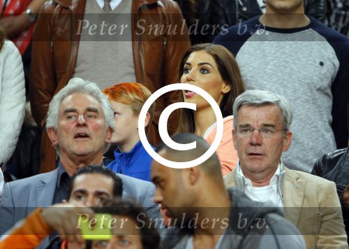 Amsterdam 4 juni 2014
Yolanthe Sneijder Cabau met jessey Sneijder en neefje op tribune bij Nederland-Wales. Reduan Diba is er ook bij