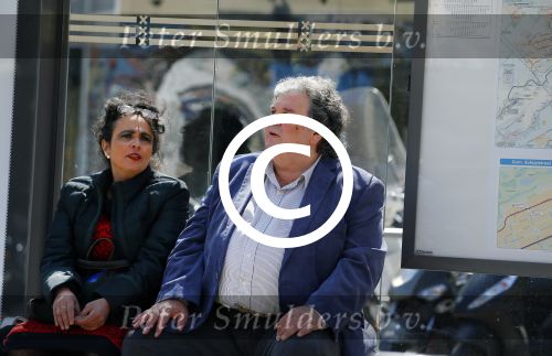 Amsterdam 21 mei 2015  
Schrijver A.F.T. v d Heijden of Adri v d Heijden met zijn vrouw wachtend op de tram.