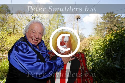Alphen aan de Rijn 7 mei 2015
Patrick Martens (Koen),Aad van Toor (Adriaan), Bas van Toor (Bassie) en Janouk Kelderman (Keet) tijdens de opnamedag van de nieuwe speelfilm Keet & Koen en de speurtocht naar Bassie & Adriaan .