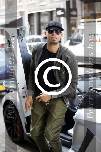 Amsterdam 27 mei 2015  
Afrojack met (een) vriendin in zijn Lambirghini Aventador op de pc hooftstraat en daarna op andere plekken in zuid. Ze zijn gaan shoppen in Louis Vuitton