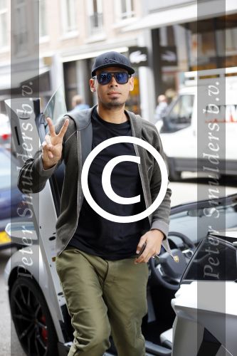 Amsterdam 27 mei 2015  
Afrojack met (een) vriendin in zijn Lambirghini Aventador op de pc hooftstraat en daarna op andere plekken in zuid. Ze zijn gaan shoppen in Louis Vuitton