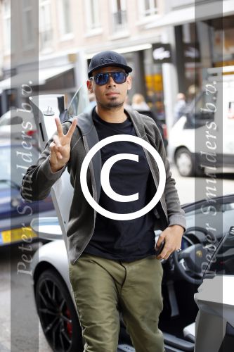 Amsterdam 27 mei 2015  
Afrojack met (een) vriendin in zijn Lambirghini Aventador op de pc hooftstraat en daarna op andere plekken in zuid. Ze zijn gaan shoppen in Louis Vuitton