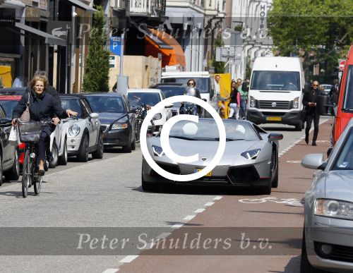 Amsterdam 27 mei 2015  
Afrojack met (een) vriendin in zijn Lambirghini Aventador op de pc hooftstraat en daarna op andere plekken in zuid. Ze zijn gaan shoppen in Louis Vuitton