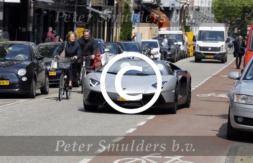 Amsterdam 27 mei 2015  
Afrojack met (een) vriendin in zijn Lambirghini Aventador op de pc hooftstraat en daarna op andere plekken in zuid. Ze zijn gaan shoppen in Louis Vuitton