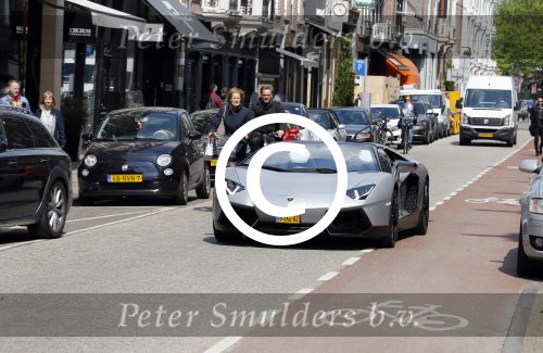 Amsterdam 27 mei 2015  
Afrojack met (een) vriendin in zijn Lambirghini Aventador op de pc hooftstraat en daarna op andere plekken in zuid. Ze zijn gaan shoppen in Louis Vuitton
