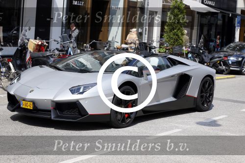 Amsterdam 27 mei 2015  
Afrojack met (een) vriendin in zijn Lambirghini Aventador op de pc hooftstraat en daarna op andere plekken in zuid. Ze zijn gaan shoppen in Louis Vuitton