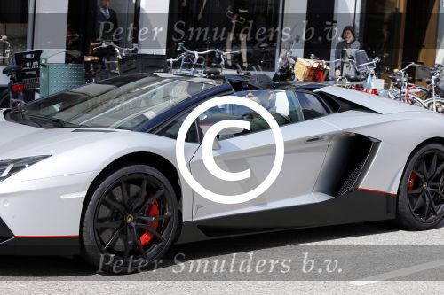 Amsterdam 27 mei 2015  
Afrojack met (een) vriendin in zijn Lambirghini Aventador op de pc hooftstraat en daarna op andere plekken in zuid. Ze zijn gaan shoppen in Louis Vuitton