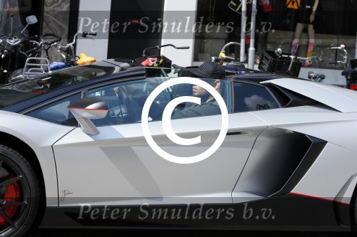 Amsterdam 27 mei 2015  
Afrojack met (een) vriendin in zijn Lambirghini Aventador op de pc hooftstraat en daarna op andere plekken in zuid. Ze zijn gaan shoppen in Louis Vuitton