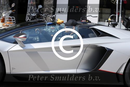 Amsterdam 27 mei 2015  
Afrojack met (een) vriendin in zijn Lambirghini Aventador op de pc hooftstraat en daarna op andere plekken in zuid. Ze zijn gaan shoppen in Louis Vuitton