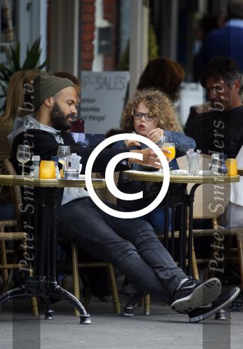 Amsterdam 27 mei 2015
Alain Clark met zijn zoon Nilo op de fiets en op terras in Amsterdam zuid.