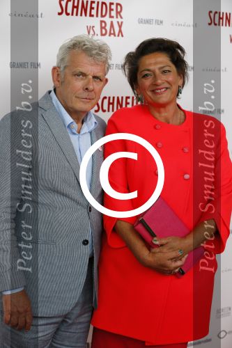 Amsterdam 25 mei 2015
Premiere Schneider vs Bax van Alex v Warmerdam in het eye theater. Annet Malherbe met zoon