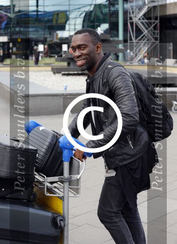 Schiphol 20 mei 2015
Trijntje Oosterhuis arriveert op schiphol na songfestival. Haar vriend Alvin Lewis alsmede haar stylist Ruud van der Peijl zijn ook aanwezig.