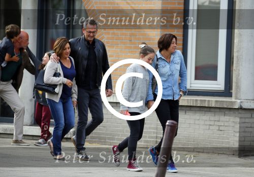 Amsterdam 17 mei 2015
Amanda Beekman en haar vriend Harrie Kolen gaan ijsje eten met Yasmijn Michelle en Achilles Krabbe en met Kees en Marja Beekman (ouders)