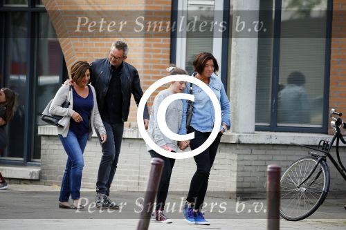 Amsterdam 17 mei 2015
Amanda Beekman en haar vriend Harrie Kolen gaan ijsje eten met Yasmijn Michelle en Achilles Krabbe en met Kees en Marja Beekman (ouders)
