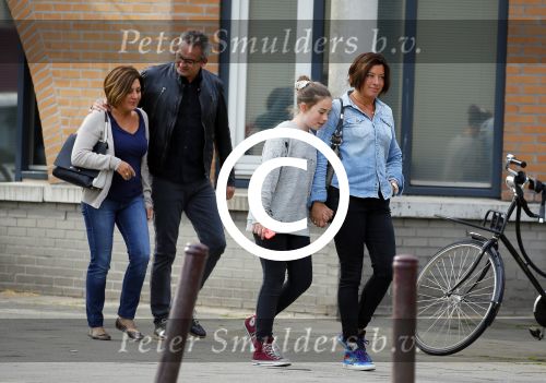 Amsterdam 17 mei 2015
Amanda Beekman en haar vriend Harrie Kolen gaan ijsje eten met Yasmijn Michelle en Achilles Krabbe en met Kees en Marja Beekman (ouders)