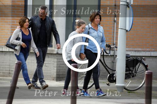 Amsterdam 17 mei 2015
Amanda Beekman en haar vriend Harrie Kolen gaan ijsje eten met Yasmijn Michelle en Achilles Krabbe en met Kees en Marja Beekman (ouders)