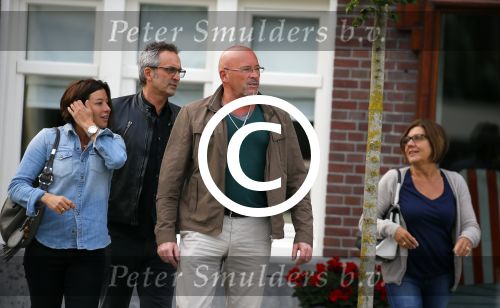 Amsterdam 17 mei 2015
Amanda Beekman en haar vriend Harrie Kolen gaan ijsje eten met Yasmijn Michelle en Achilles Krabbe en met Kees en Marja Beekman (ouders)
