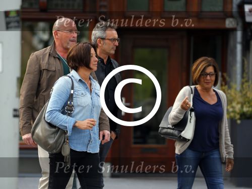 Amsterdam 17 mei 2015
Amanda Beekman en haar vriend Harrie Kolen gaan ijsje eten met Yasmijn Michelle en Achilles Krabbe en met Kees en Marja Beekman (ouders)