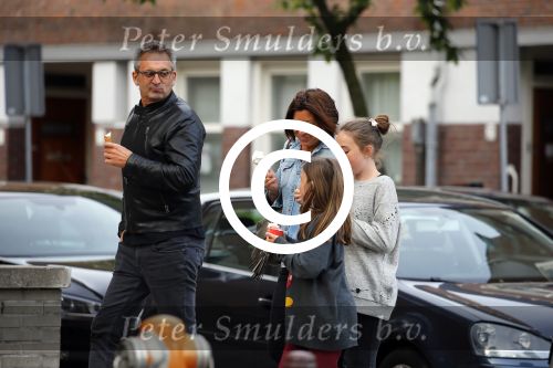 Amsterdam 17 mei 2015
Amanda Beekman en haar vriend Harrie Kolen gaan ijsje eten met Yasmijn Michelle en Achilles Krabbe en met Kees en Marja Beekman (ouders)