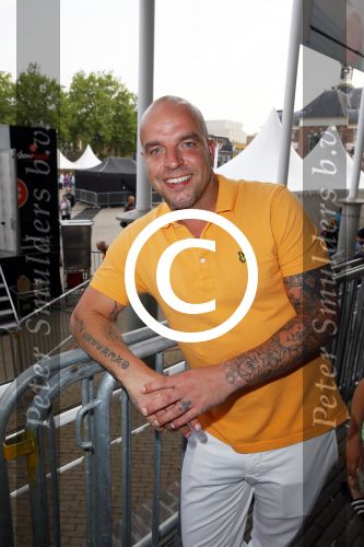 Apeldoorn 3 juni 2014
Tros muziek feesten op het plein in Apeldoorn. Andy v d Meijde net zijn vrouw Melisa v d Meijde